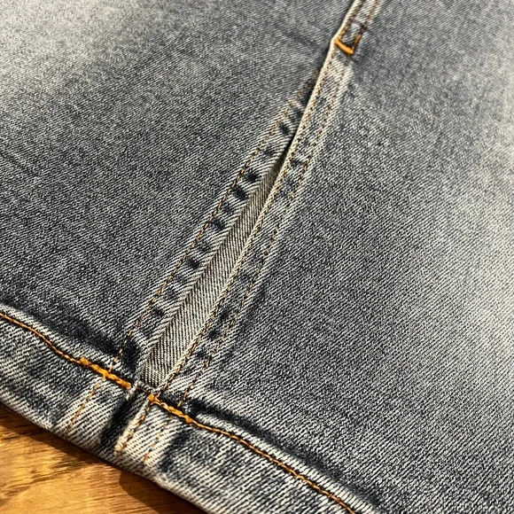 Classic [GUESS] Vintage Denim Pencil Skirt | Blue Jean Mini Skirt | 30 · Medium - Picture 9 of 13